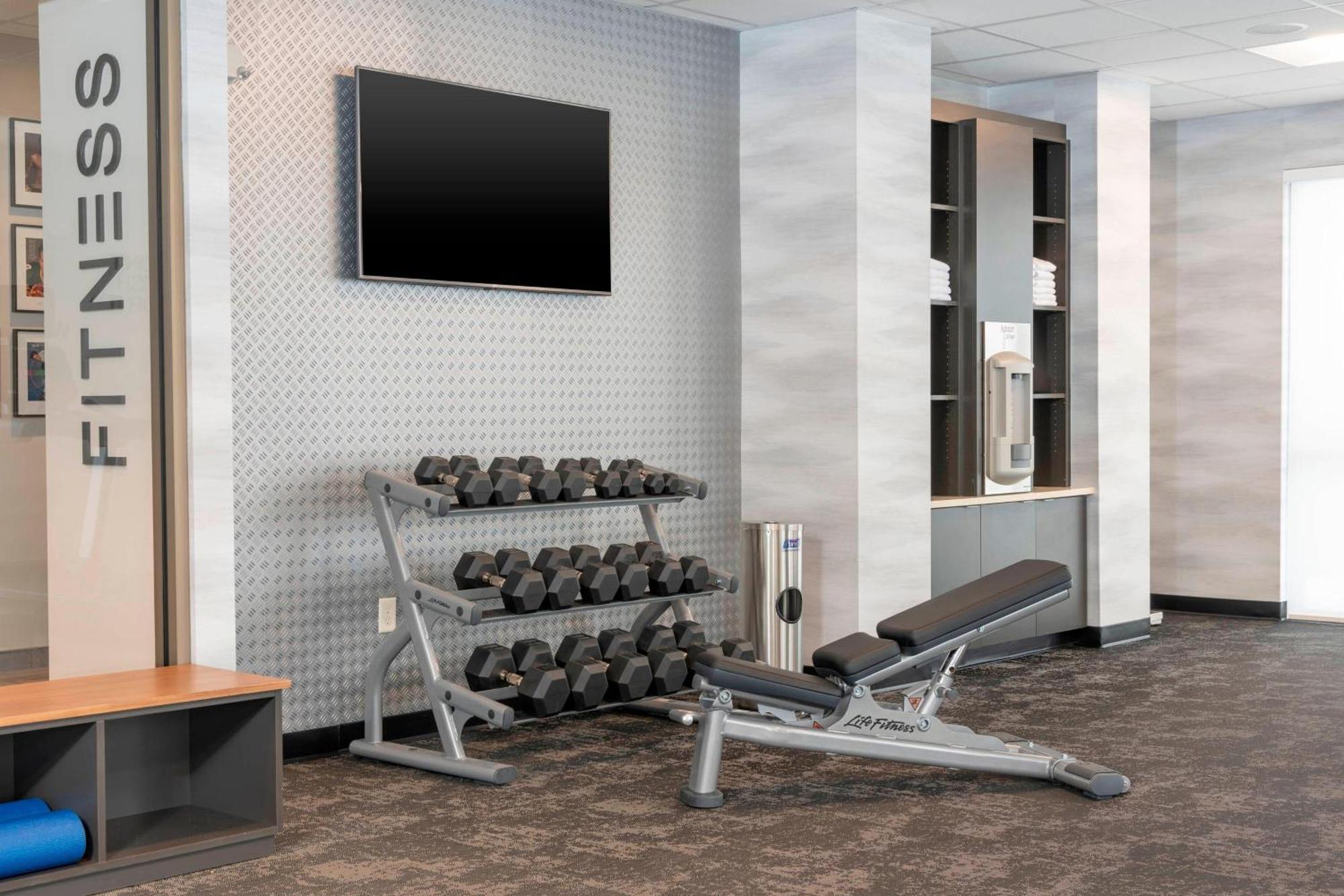Fairfield Inn & Suites By Marriott Fair Oaks Farms Экстерьер фото